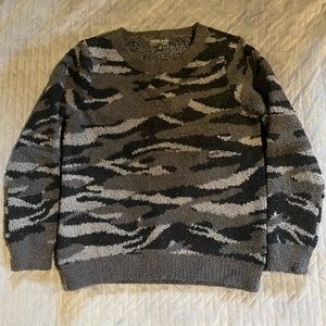 Barefoot dreams cozychic camo sweater women’s size small black/gray‎ pre-owned